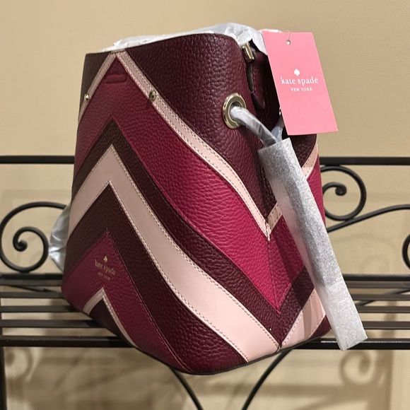 NWT Kate Spade Marti Chevron Small Bucket Bag - Picture 5 of 6